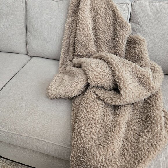 Pottery Barn Mushroom Fireside Cozy Sherpa Reversible Throw Blanket 50 x 60 - Picture 2 of 7